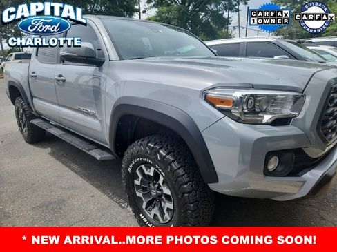 Used 2020 Toyota Tacoma TRD Off-Road w/ TRD Premium Off Road Package AWD/4WD image 2