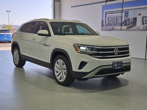 Certified 2023 Volkswagen Atlas Cross Sport SE AWD/4WD image 2
