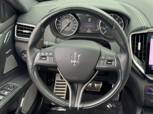 Used 2022 Maserati Ghibli Trofeo RWD image 19