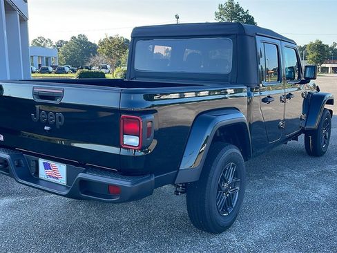 New 2025 Jeep Gladiator Sport image 7