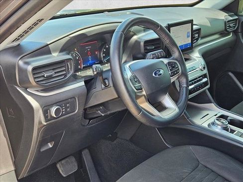 Used 2021 Ford Explorer XLT RWD image 10
