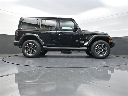 Used 2023 Jeep Wrangler Unlimited Sahara w/ Cold Weather Group image 34