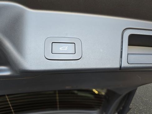 Certified 2025 Land Rover Range Rover Evoque Dynamic SE AWD/4WD image 16