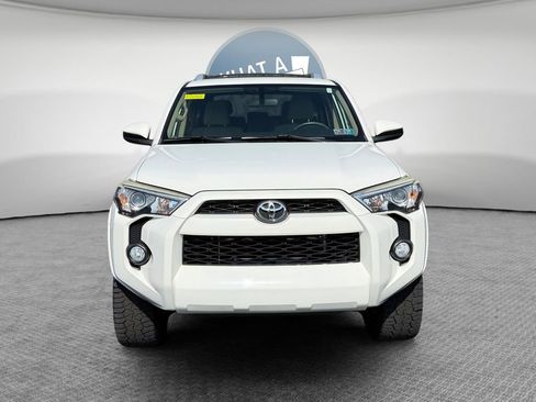 Used 2014 Toyota 4Runner SR5 AWD/4WD image 9
