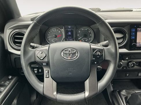 Used 2017 Toyota Tacoma TRD Off-Road w/ Tow Package AWD/4WD image 12
