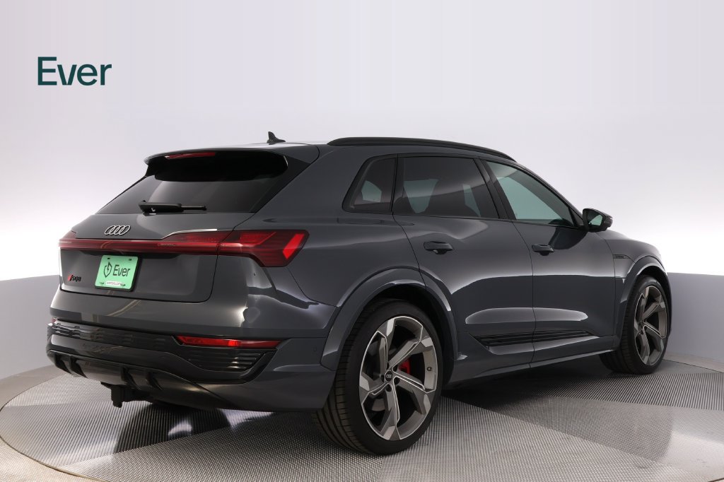 Used 2024 Audi Q8 e-tron Prestige w/ Prestige Package AWD/4WD image 3