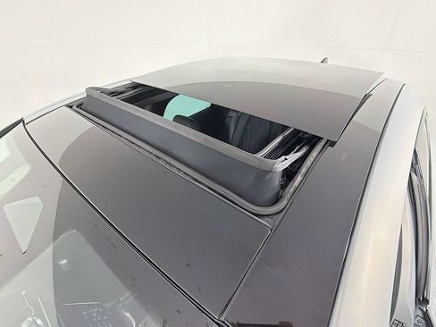 Used 2025 Maserati Grecale Folgore AWD/4WD image 23