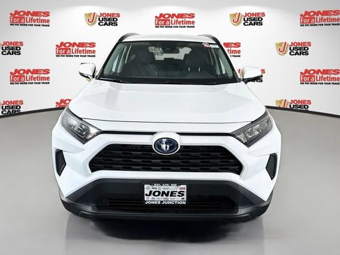 Certified 2022 Toyota RAV4 LE AWD/4WD image 11