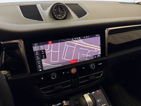 New 2026 Porsche Macan image 23