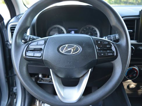Used 2021 Hyundai Venue SE FWD image 18