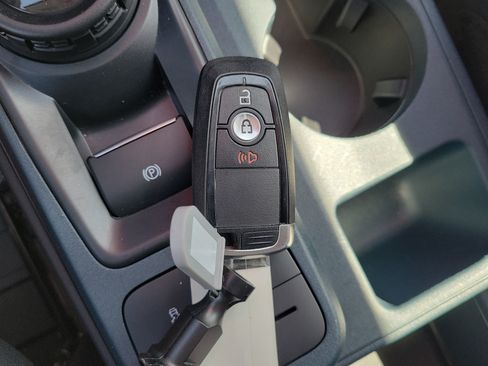 Certified 2025 Ford Maverick Lobo AWD/4WD image 29