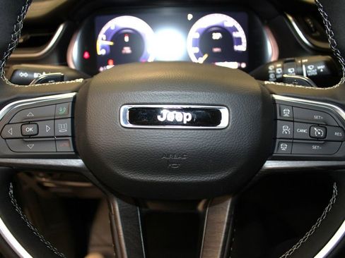 New 2025 Jeep Grand Cherokee Limited w/ Luxury Tech Group II image 11