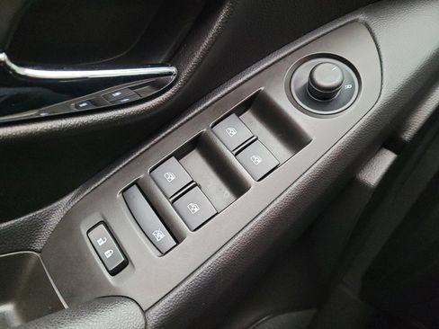 Used 2017 Chevrolet Trax LT w/ LT Convenience Package image 27