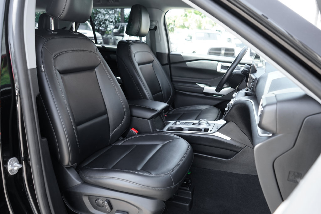 Used 2022 Ford Explorer XLT w/ Equipment Group 202A AWD/4WD image 39
