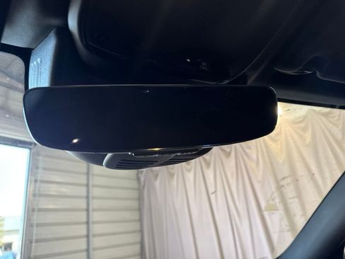 Used 2018 Volvo XC60 T5 R-Design w/ Convenience Package AWD/4WD image 23