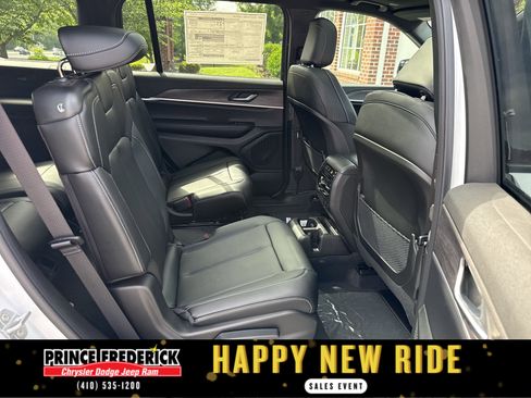 New 2025 Jeep Grand Cherokee L Limited w/ Black Appearance Package image 14