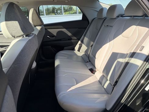 Used 2025 Hyundai Elantra Limited FWD image 34