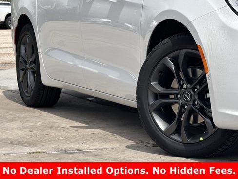 New 2026 Chrysler Pacifica Select FWD image 12