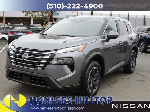 Used 2025 Nissan Rogue SV image 3