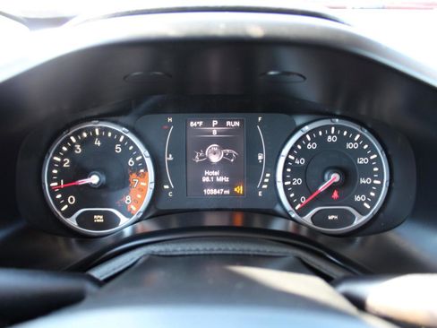 Used 2015 Jeep Renegade Latitude w/ Popular Equipment Group FWD image 15