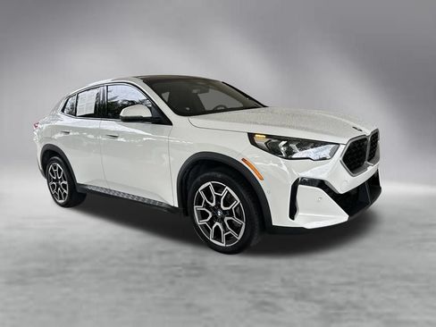 Used 2026 BMW X2 xDrive28i AWD/4WD image 2