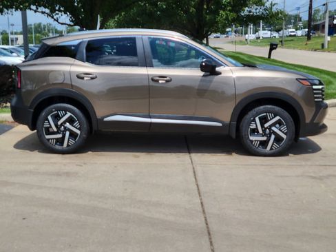 New 2026 Nissan Kicks SV w/ SV Premium Package FWD image 2