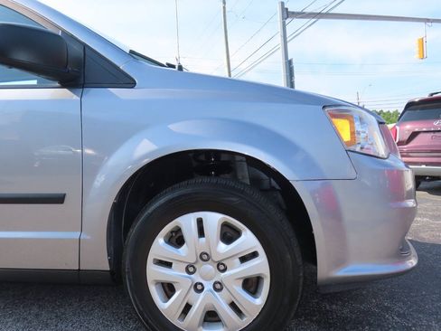 Used 2016 Dodge Grand Caravan American Value Package w/ UConnect Hands-Free Group FWD image 20
