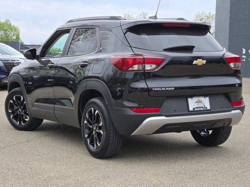 Used 2021 Chevrolet TrailBlazer LT w/ Convenience Package FWD image 12