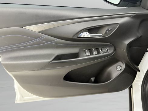 Used 2024 Buick Envista Sport Touring w/ Convenience I Package FWD image 22