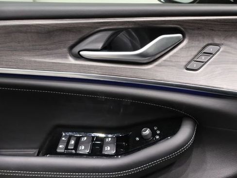 Used 2023 Jeep Grand Cherokee Overland image 19