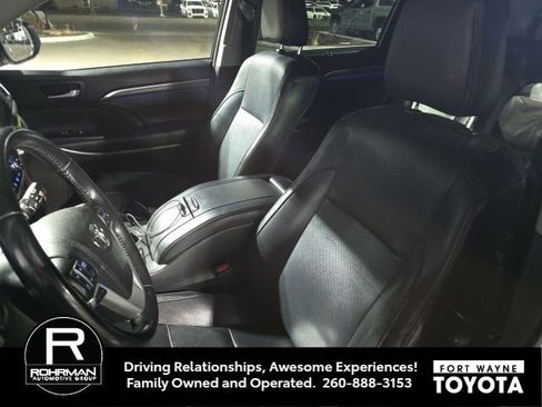 Used 2017 Toyota Highlander Limited image 11