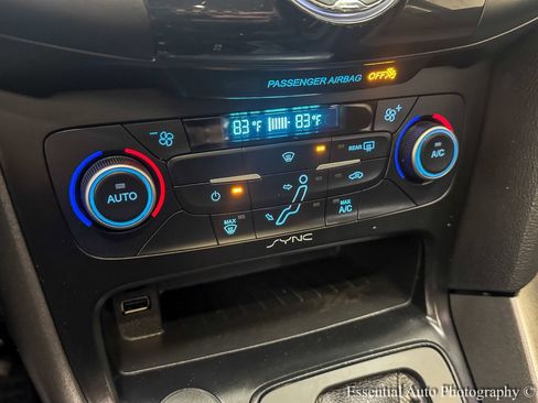 Used 2018 Ford Focus SEL FWD image 20