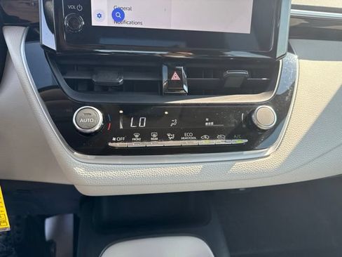 Used 2024 Toyota Corolla LE FWD image 32