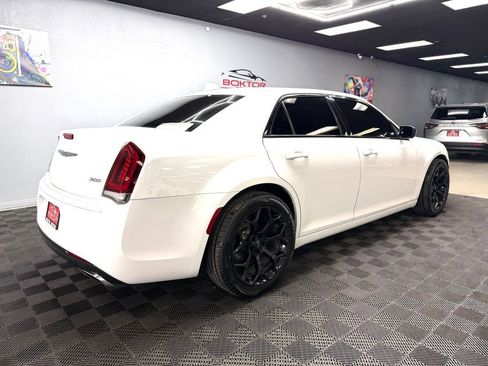 Used 2019 Chrysler 300 Touring w/ Sport Appearance Package RWD image 15