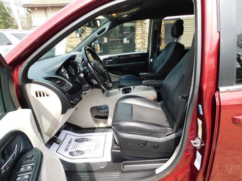 Used 2020 Dodge Grand Caravan SXT FWD image 20