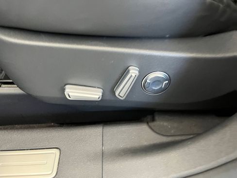 Used 2024 Lincoln Nautilus Premier image 23