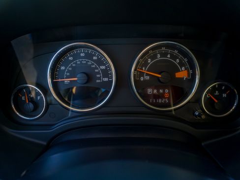 Used 2014 Jeep Compass Latitude image 11