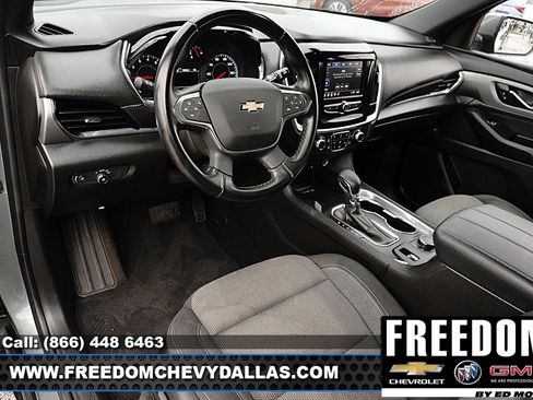 Used 2023 Chevrolet Traverse LT FWD image 6