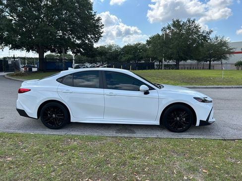 Used 2025 Toyota Camry SE w/ Convenience Package FWD image 6
