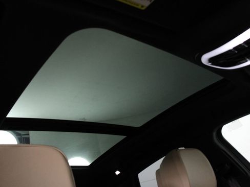 Certified 2025 Porsche Macan S image 25