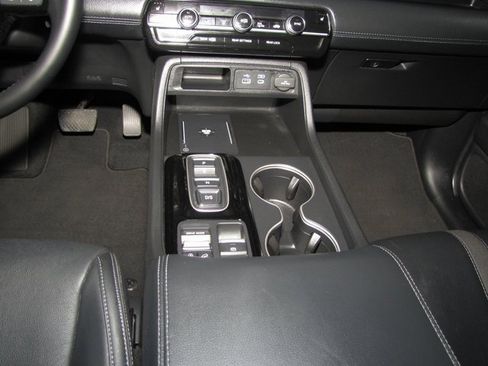 Certified 2025 Honda Pilot Touring image 15