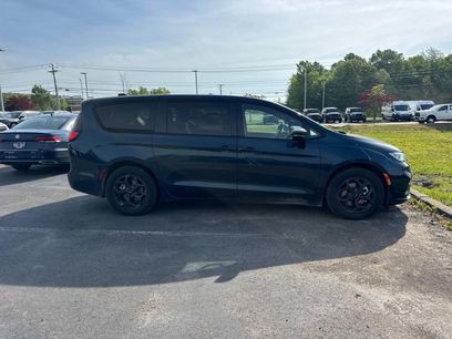 Used 2023 Chrysler Pacifica Touring-L w/ S Appearance Package