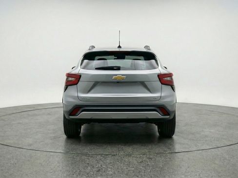 Used 2025 Chevrolet Trax LT image 7