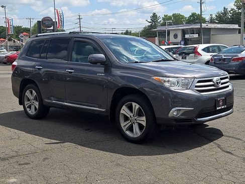 Used 2012 Toyota Highlander Limited w/ Tow Pkg AWD/4WD image 4