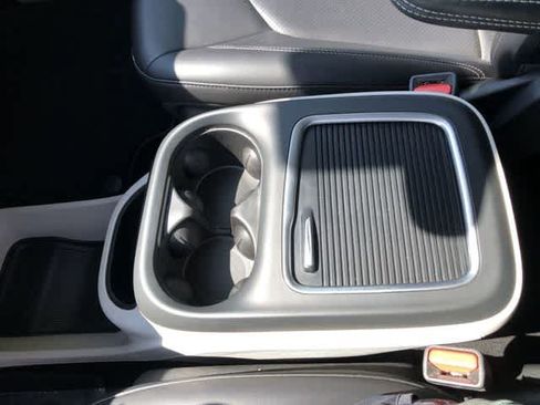 Certified 2024 Chrysler Pacifica Touring-L FWD image 22