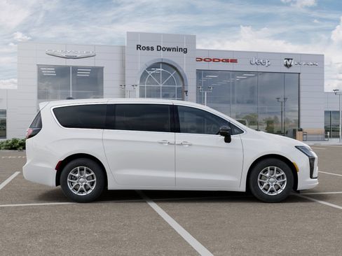 New 2027 Chrysler Pacifica Select FWD image 21
