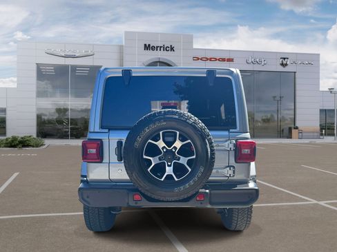 Used 2018 Jeep Wrangler Unlimited Sahara AWD/4WD image 7