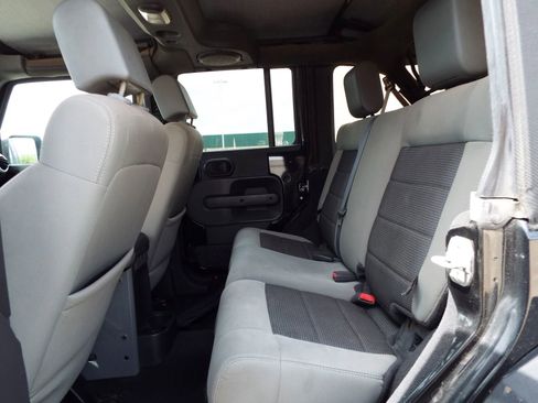 Used 2010 Jeep Wrangler Unlimited Sahara AWD/4WD image 22