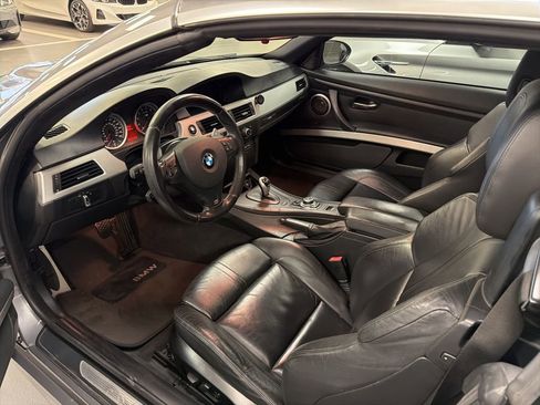 Used 2011 BMW M3 Convertible image 2