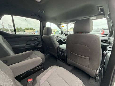 Used 2023 Chevrolet Traverse LT FWD image 28